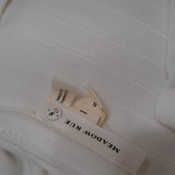 Anthropologie Meadow Rue White Pintuck Detail Notched V-Neck Flutter Sleeve Top - Picture 6 of 7